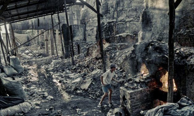 THE GUARDIAN — How climate change forces farmers into slavery in Cambodia’s brick kilns – in pictures ?
