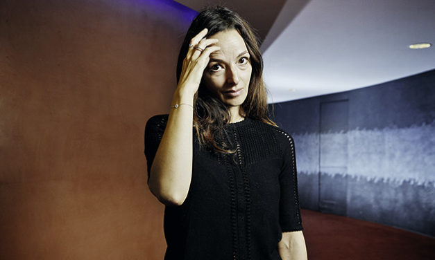 Éliette Abécassis : “Jusqu’à maintenant, l’humain était sacré” — Dans Bébés à vendre, l’écrivaine et philosophe préconise l’abolition de la gestation pour autrui (GPA), qui n’est autre, pour elle, qu’une nouvelle forme d’esclavage