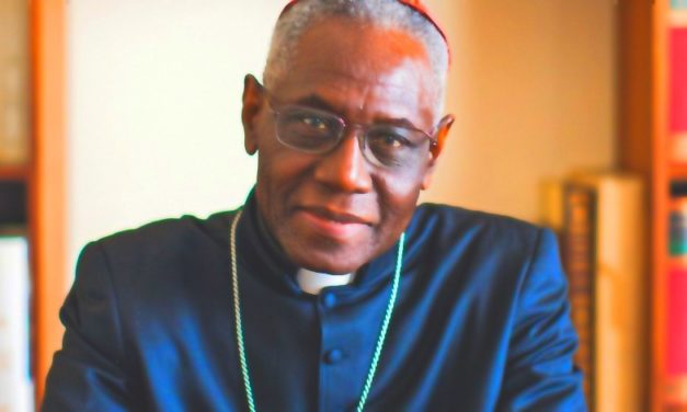 “L’Eglise est plongée dans l’obscurité du Vendredi saint” — Par Laurent Dandrieu / Cardinal Sarah: “The Church is plunged into the darkness of Good Friday”