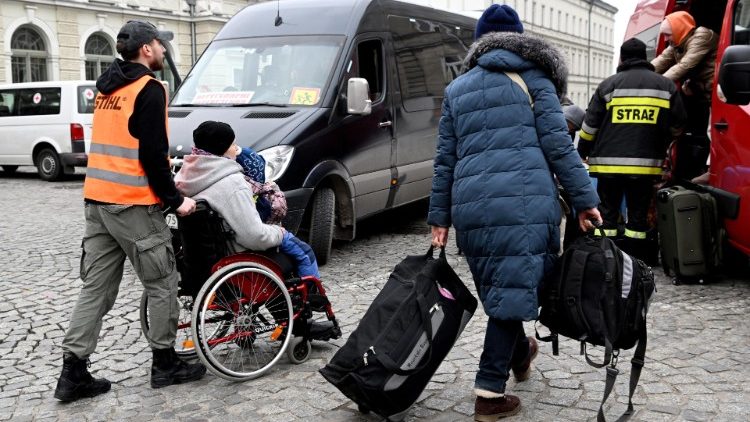 Ukraine: Cardinal Czerny to meet refugees fleeing to Hungary -